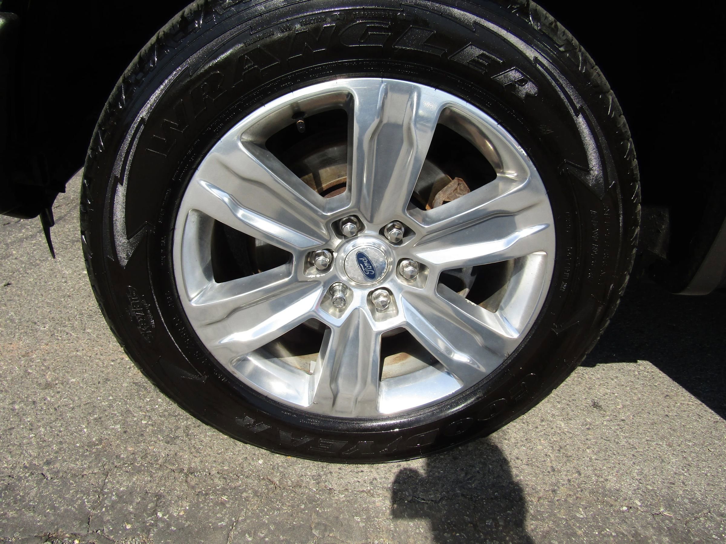 Used 2015 Ford F150 Platinum w/ Technology Package image 38