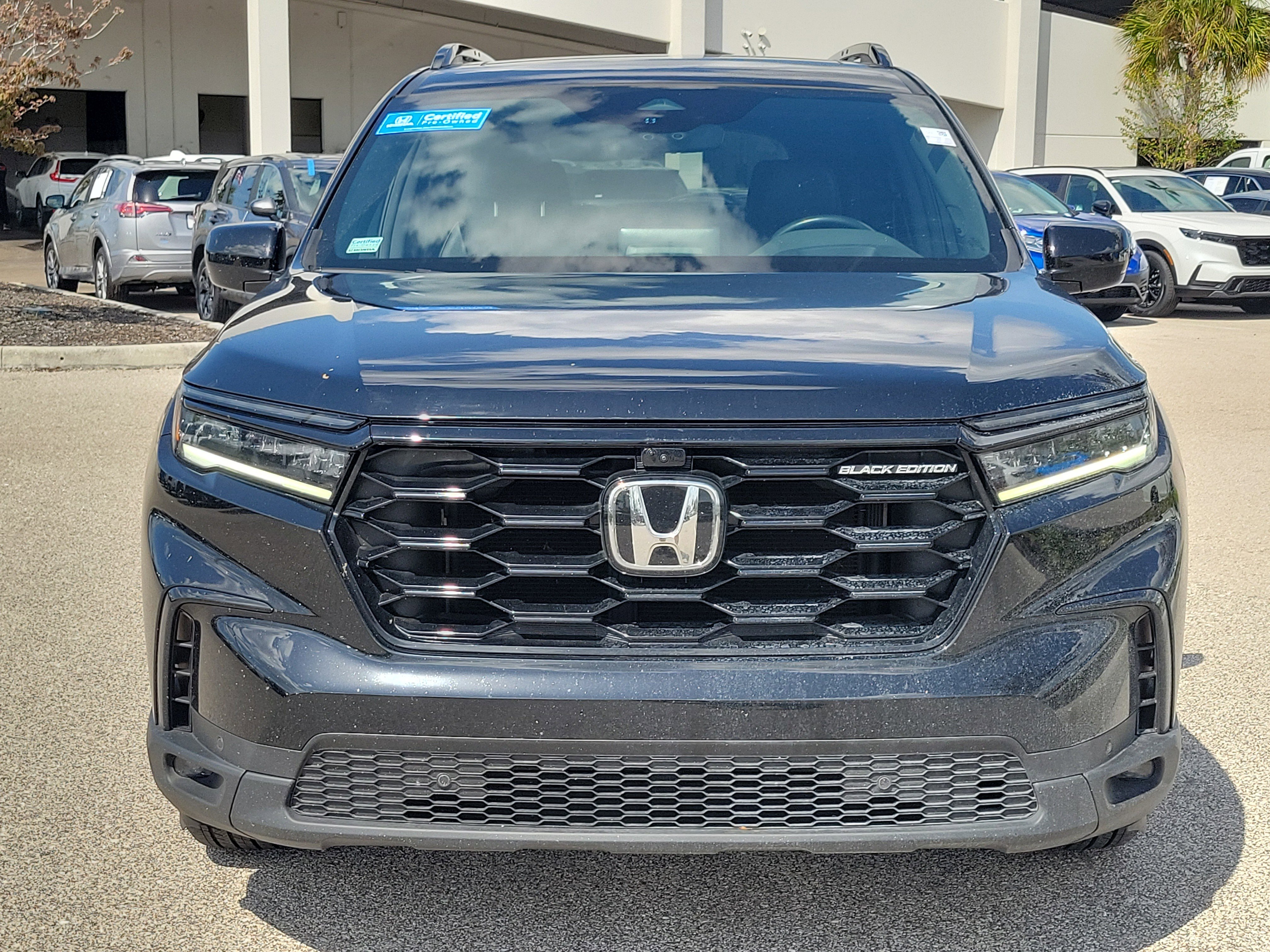 Certified 2025 Honda Pilot Black Edition image 2