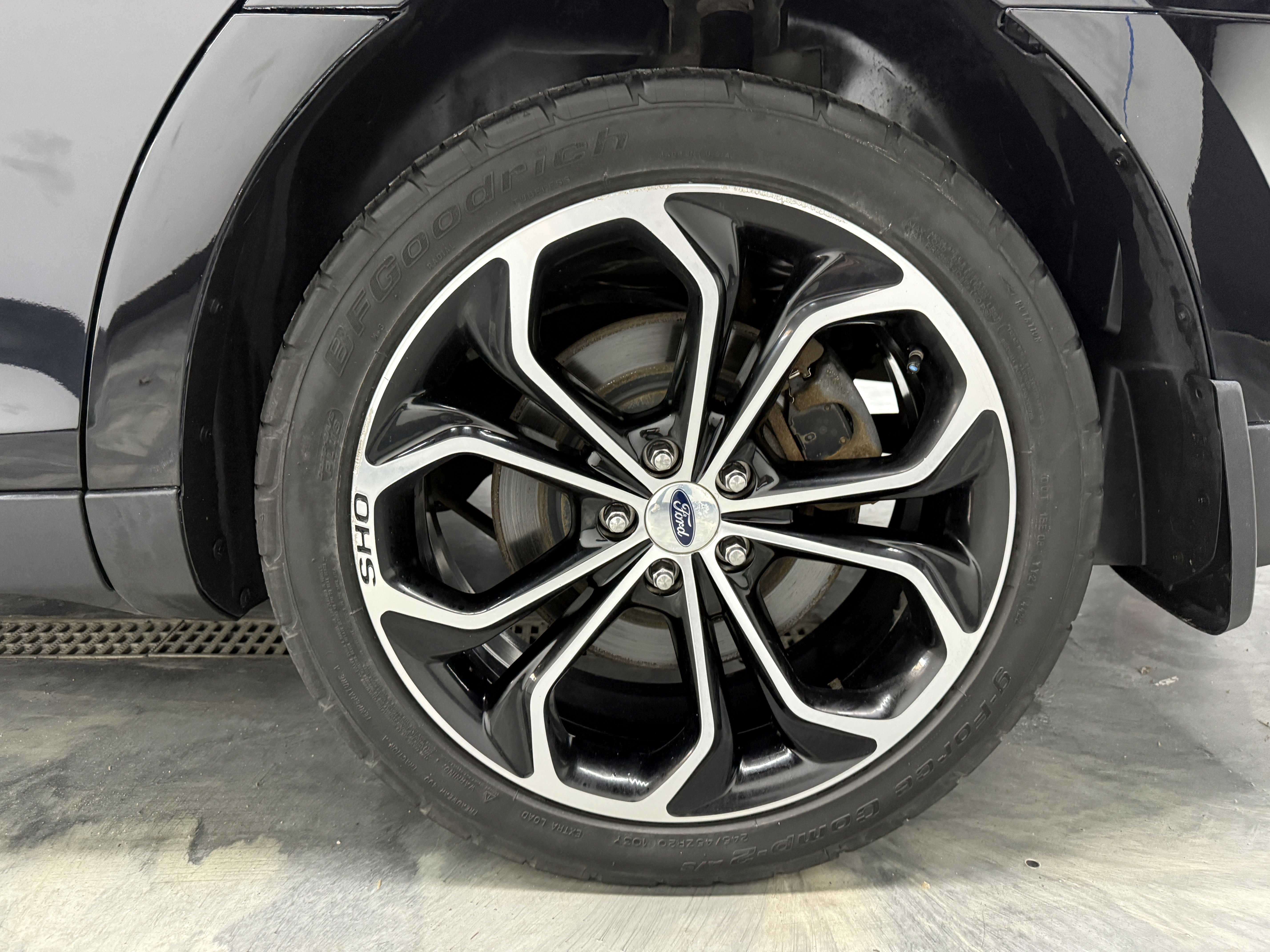 Used 2018 Ford Taurus SHO w/ Sho Performance Package image 29