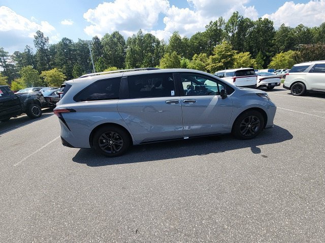 Certified 2025 Toyota Sienna XSE w/ XSE Plus Package AWD/4WD image 17