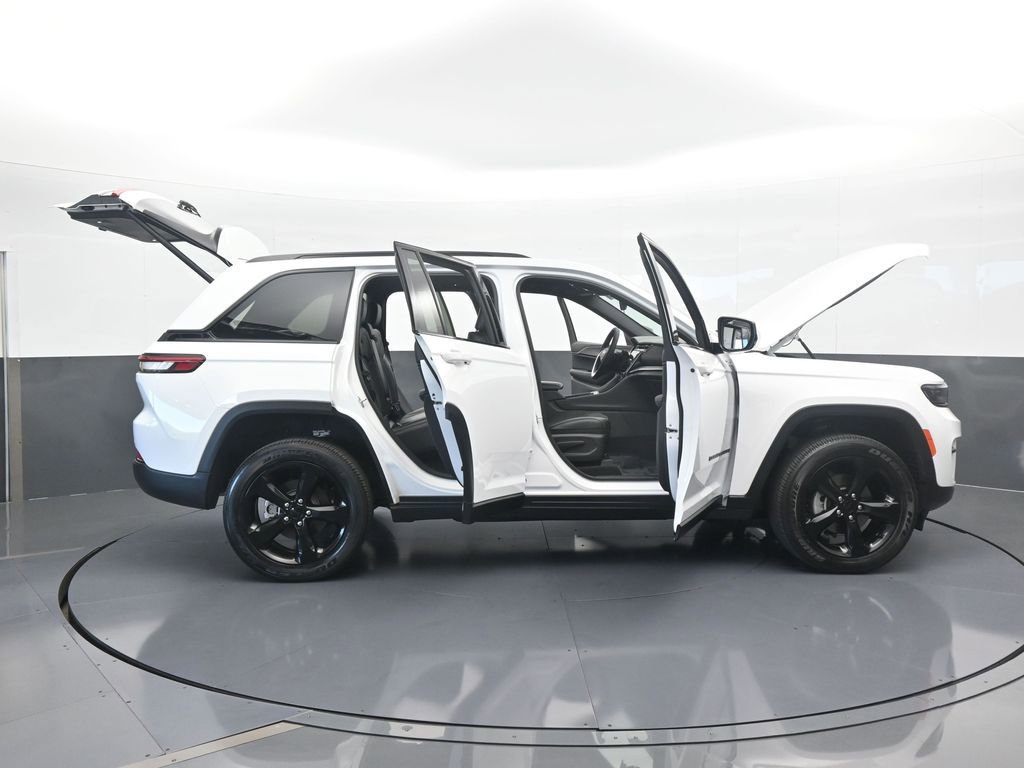 Used 2025 Jeep Grand Cherokee Altitude image 72