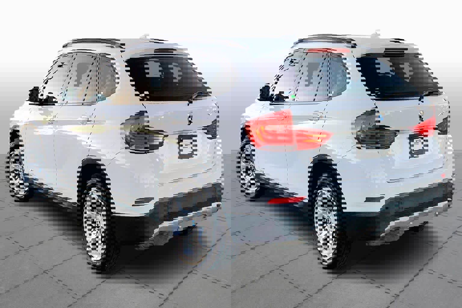 Used 2015 BMW X1 sDrive28i image 12