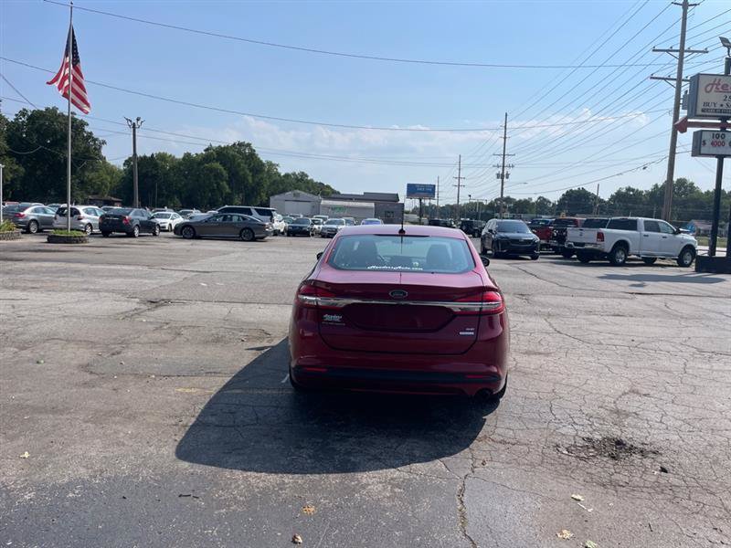 Used 2017 Ford Fusion SE w/ Fusion SE Technology Package FWD image 6