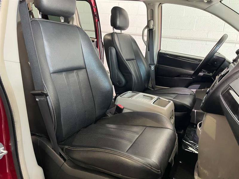 Used 2015 Chrysler Town & Country Touring-L w/ Driver Convenience Group FWD image 82