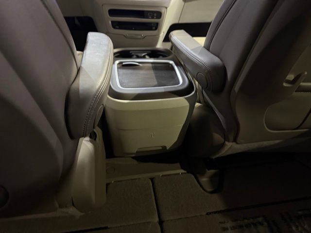 Used 2019 Chrysler Pacifica Touring-L Plus w/ Advanced Safetytec Group FWD image 27