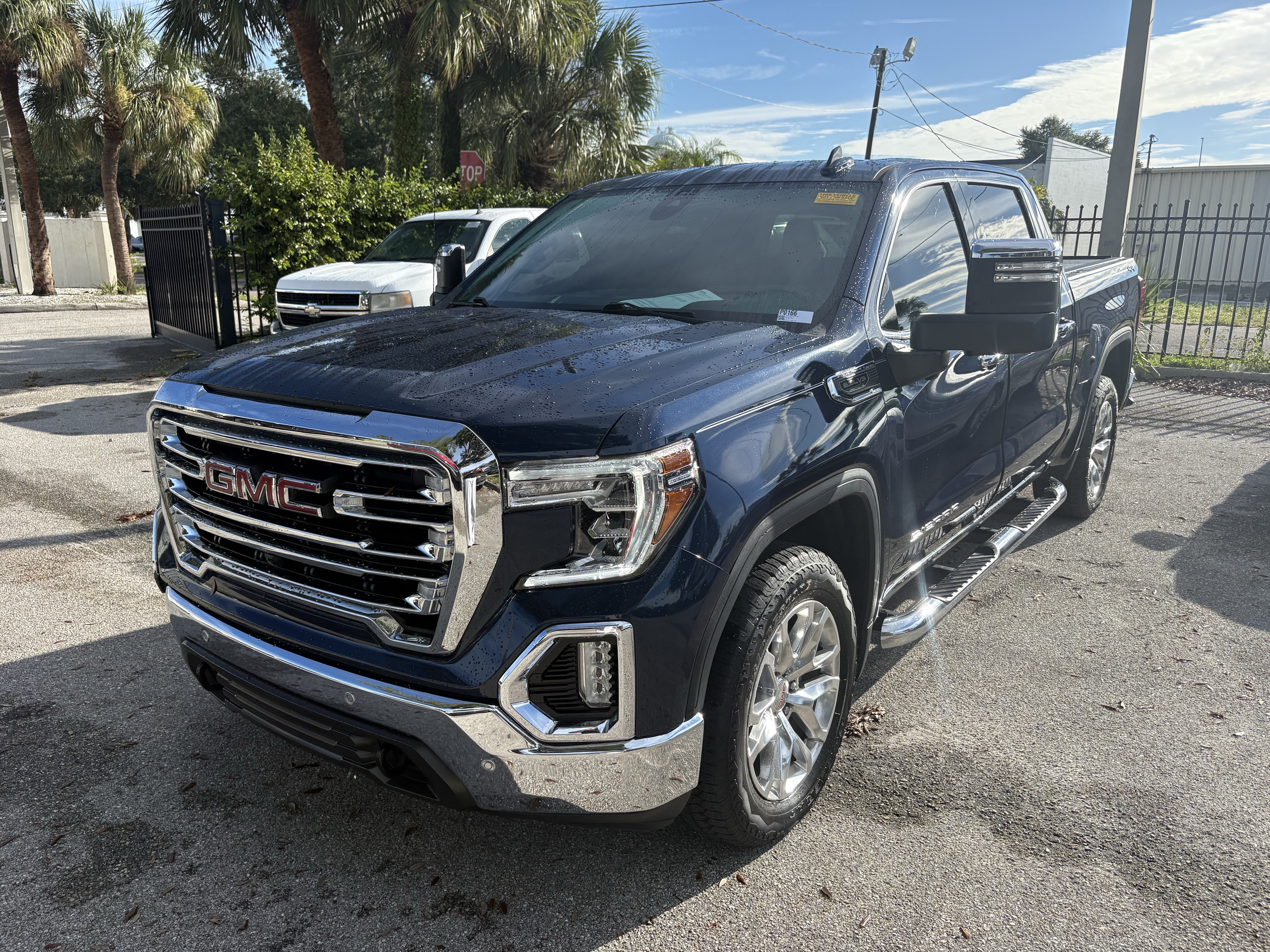 Used 2021 GMC Sierra 1500 SLT w/ Technology Package AWD/4WD image 3