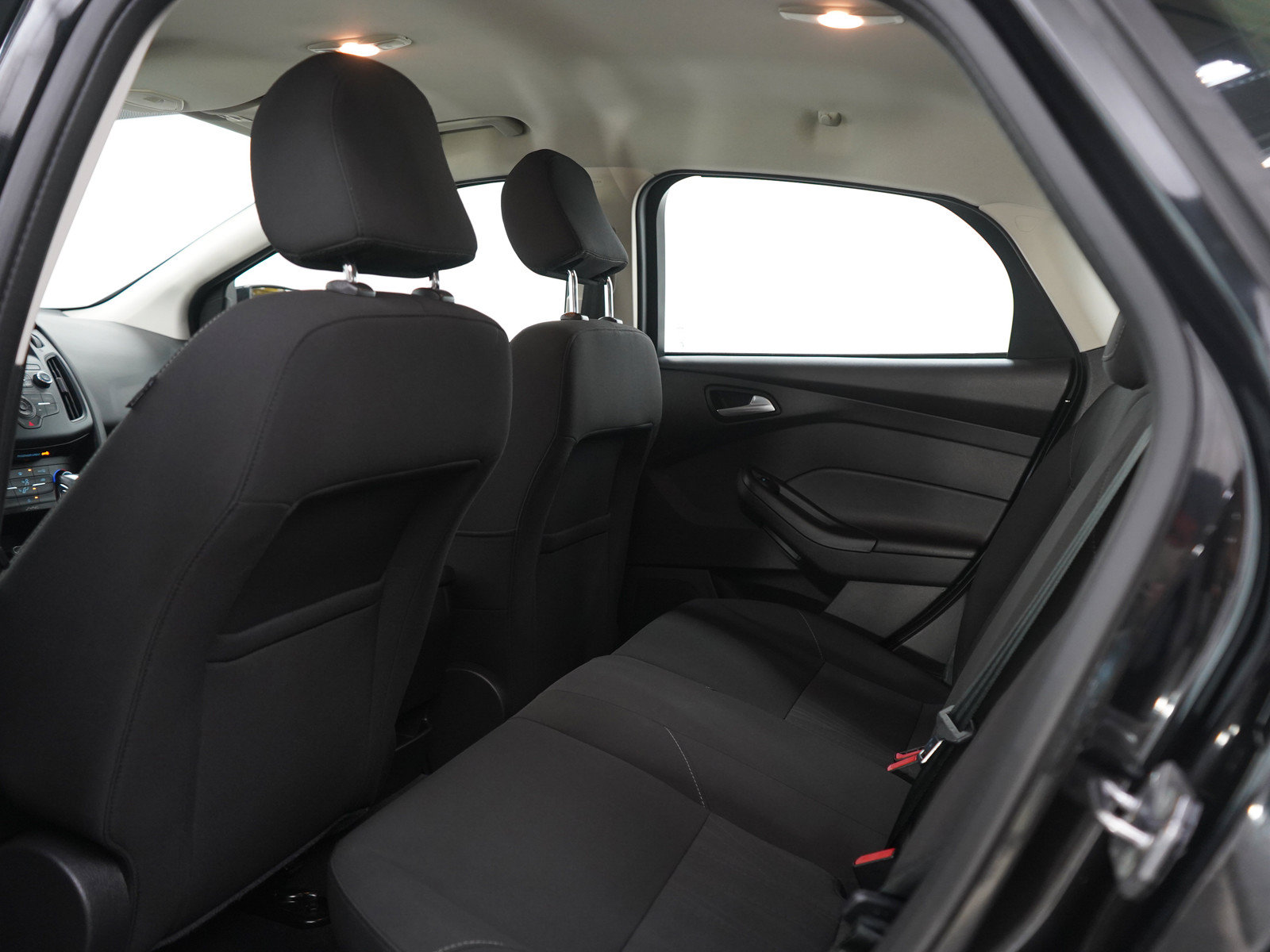 Used 2015 Ford Focus SE FWD image 17