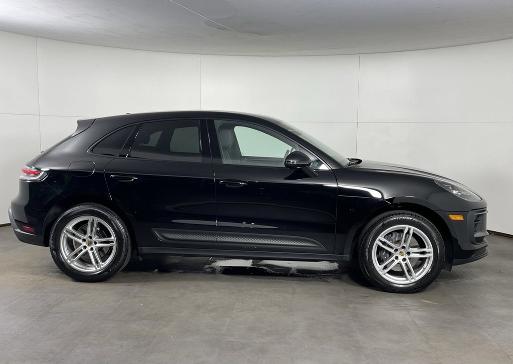 Certified 2025 Porsche Macan image 8