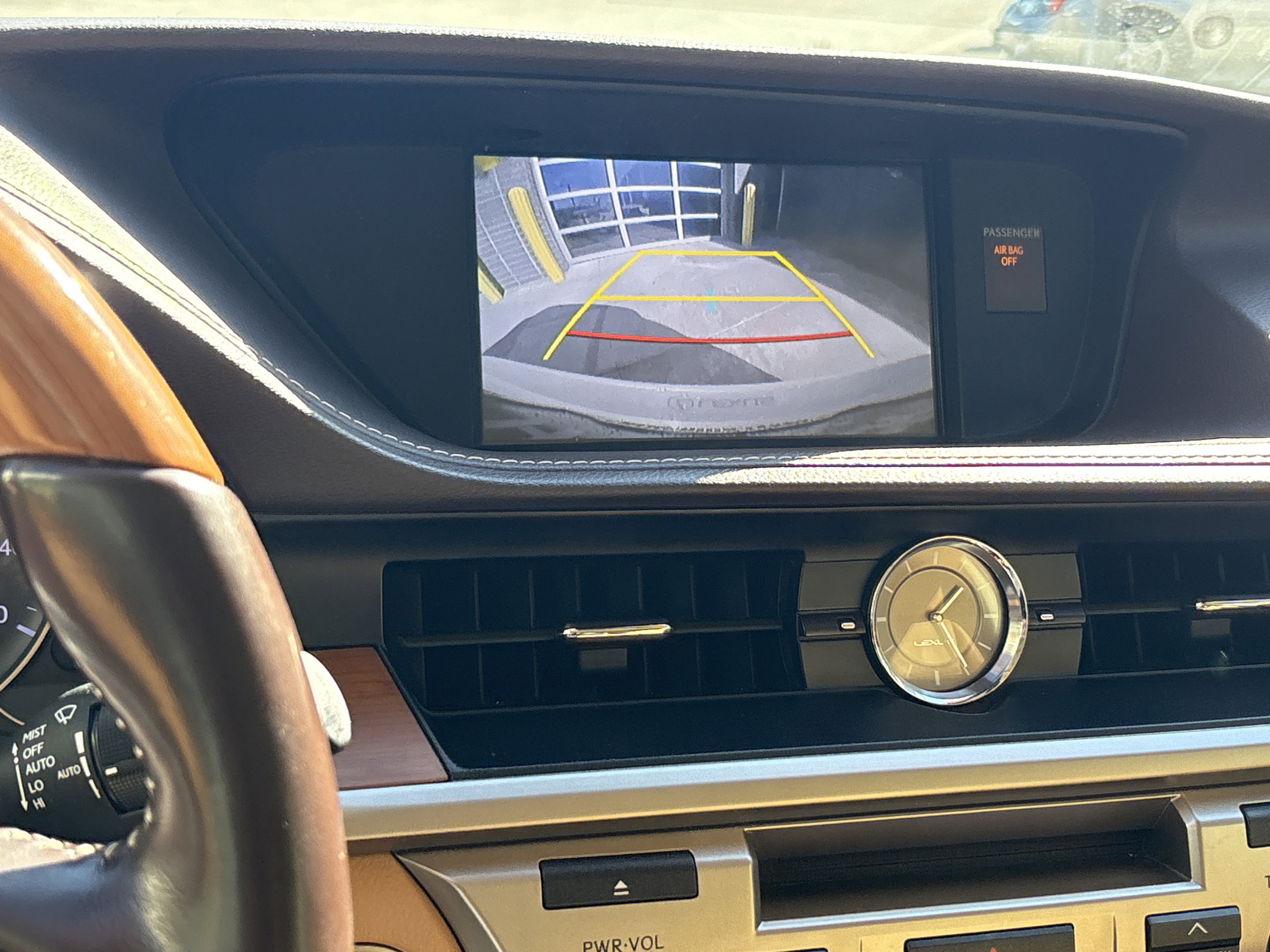 Used 2016 Lexus ES 300h w/ Luxury Package w/Wood Trim image 25