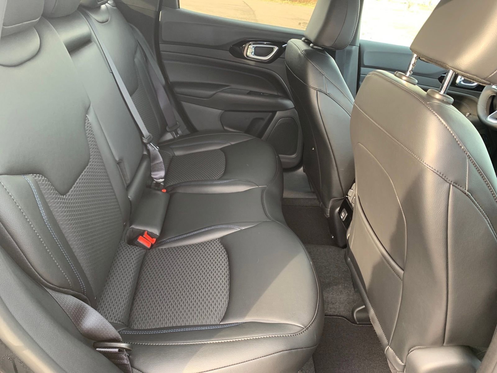 New 2026 Jeep Compass Latitude AWD/4WD image 29