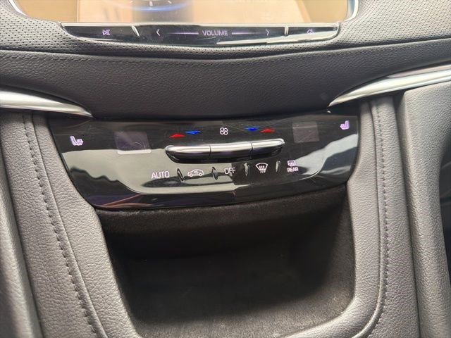 Used 2017 Cadillac XT5 Luxury w/ Driver Awareness Package AWD/4WD image 29
