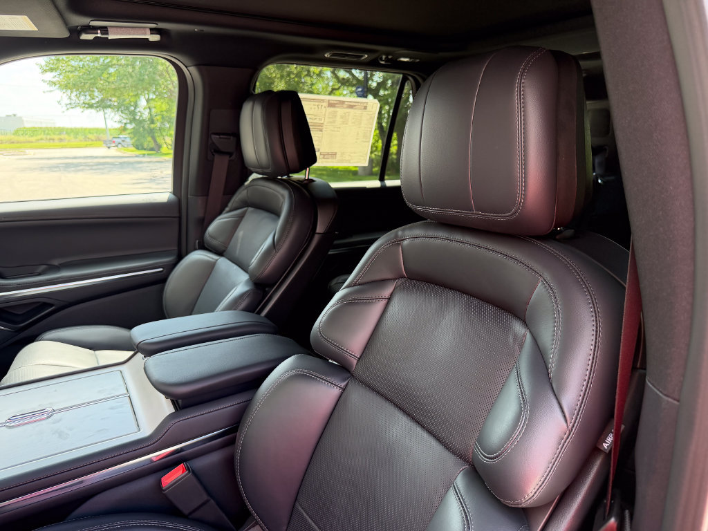 New 2027 Lincoln Navigator Reserve w/ Jet Appearance Package AWD/4WD image 12