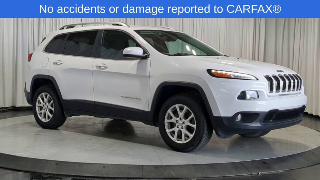 Used 2017 Jeep Cherokee Latitude w/ Comfort/Convenience Group AWD/4WD image 2