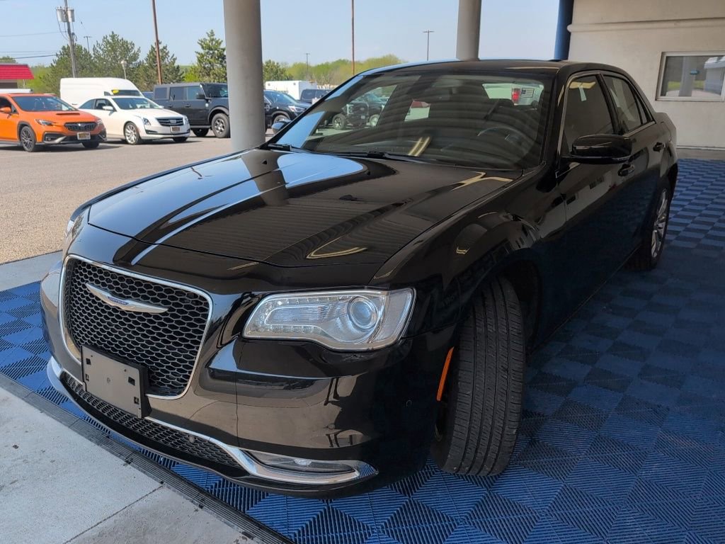 Used 2021 Chrysler 300 Touring L AWD/4WD image 3