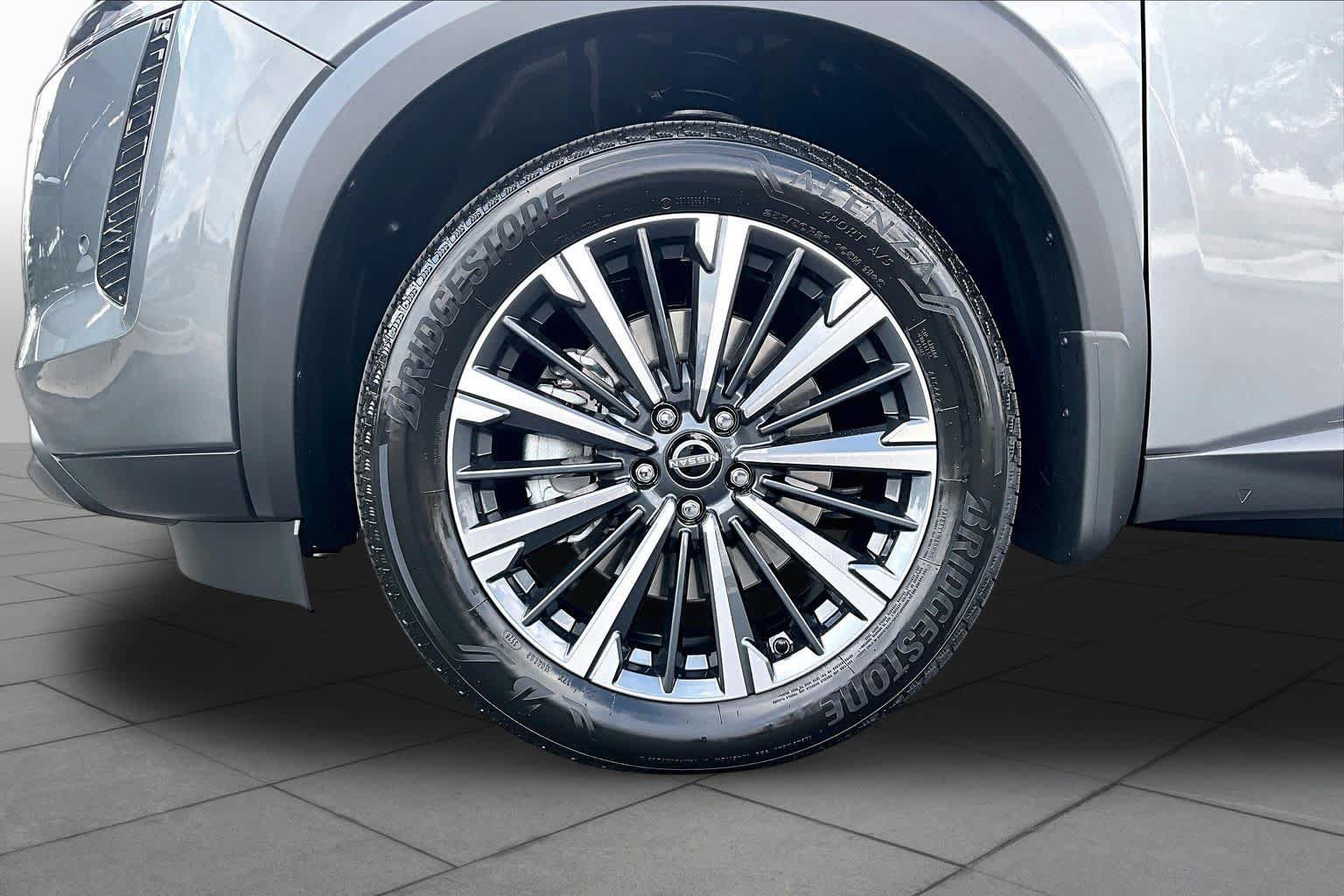New 2026 Nissan Pathfinder Platinum FWD image 11
