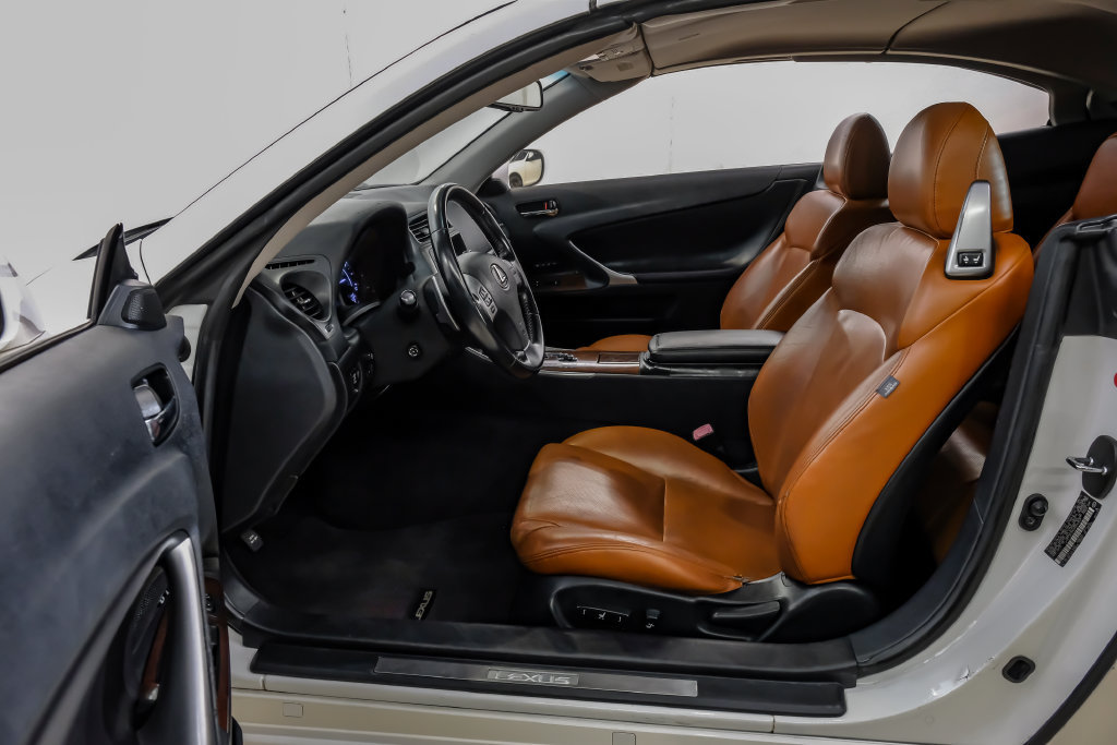 Used 2013 Lexus IS 250C w/ Luxury Pkg RWD image 4
