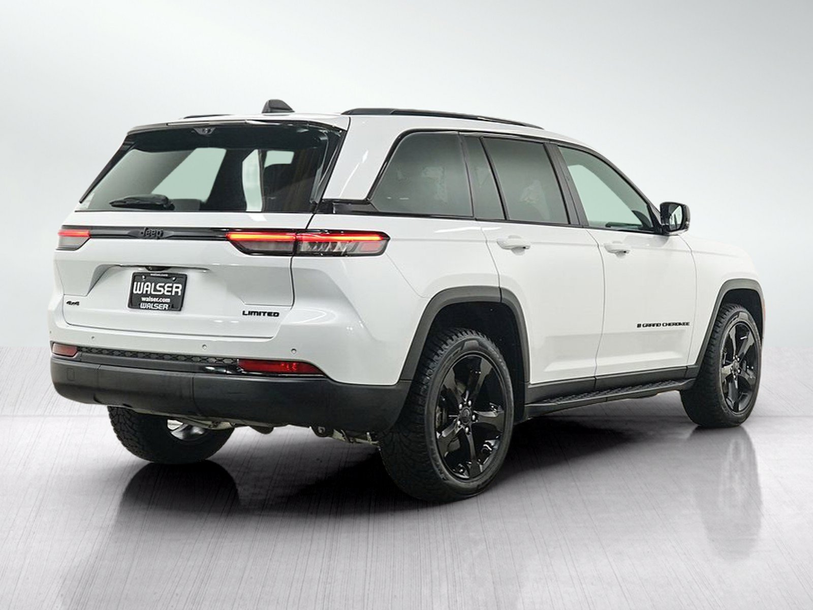 Used 2024 Jeep Grand Cherokee Limited w/ Luxury Tech Group II AWD/4WD image 7