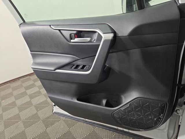 Used 2025 Toyota RAV4 XLE image 29