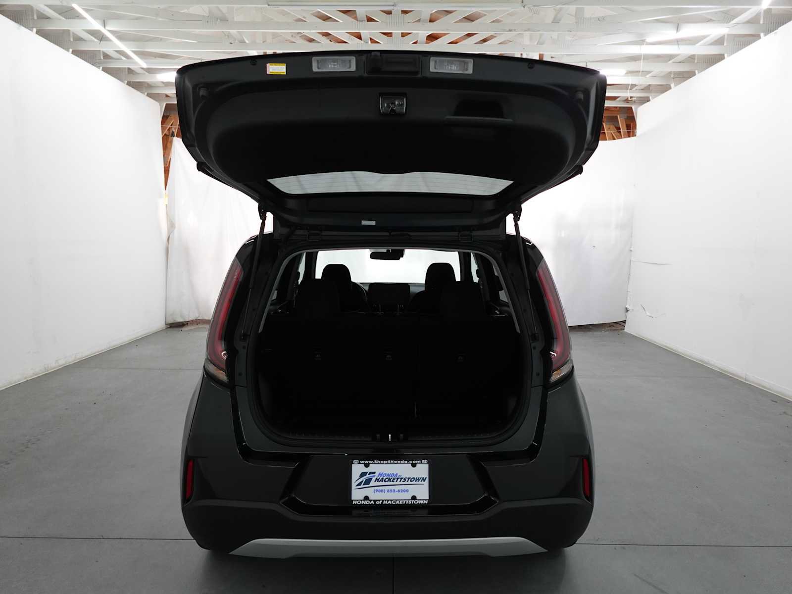 Used 2023 Kia Soul LX FWD image 28
