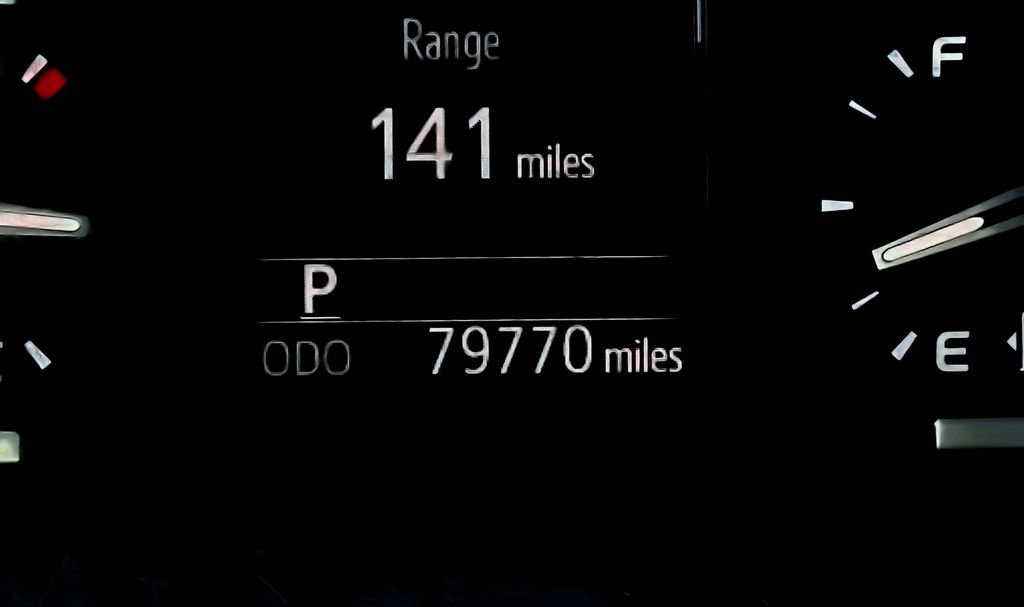 Used 2018 Toyota Tundra SR5 w/ SR5 Upgrade Package AWD/4WD image 17