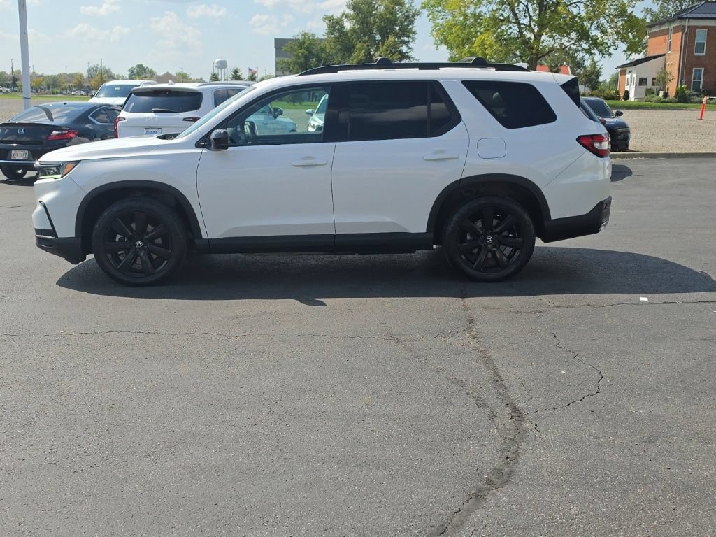 Certified 2025 Honda Pilot Black Edition image 4