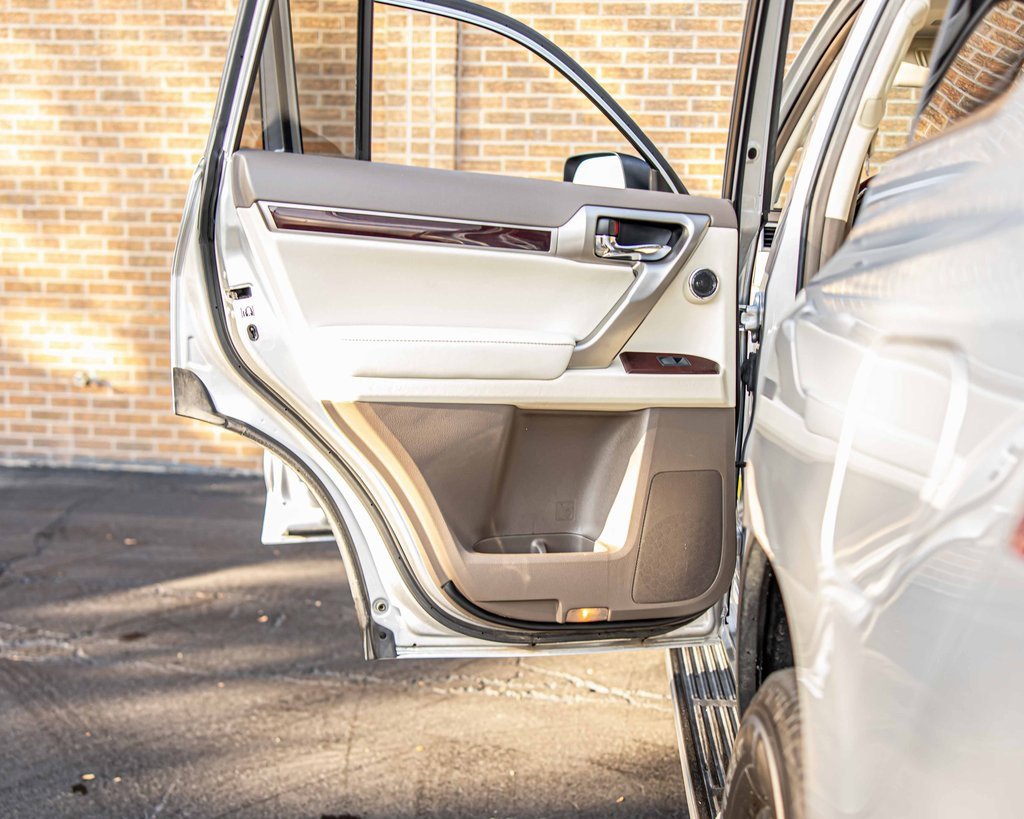 Used 2017 Lexus GX 460 Luxury image 35