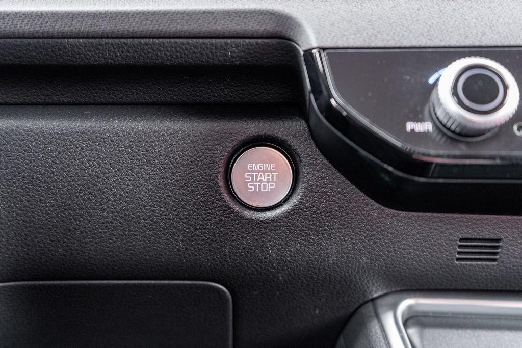 Used 2025 Kia Carnival EX FWD image 27