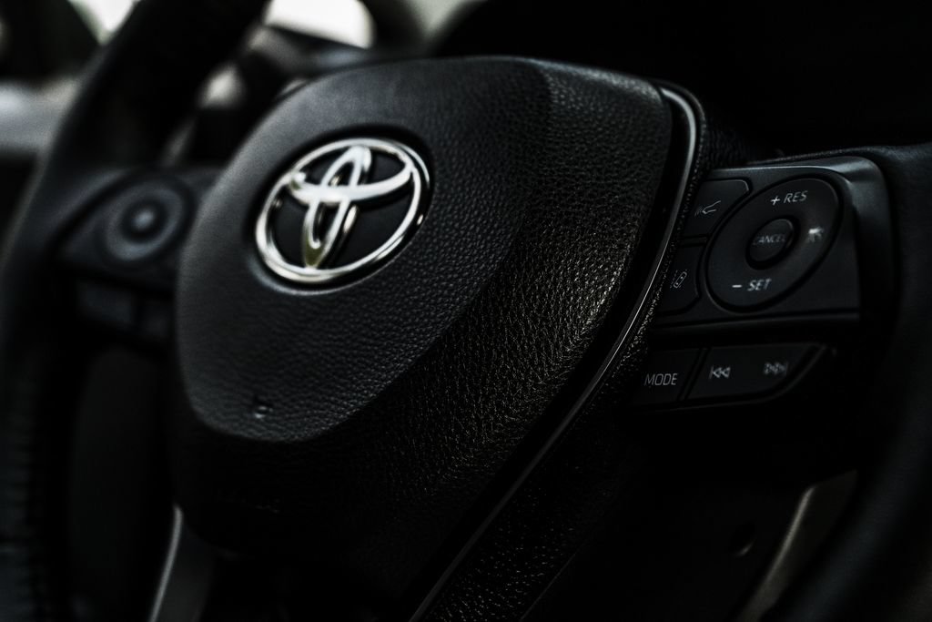 Used 2021 Toyota RAV4 XLE w/ XLE Grade Weather Package AWD/4WD image 27