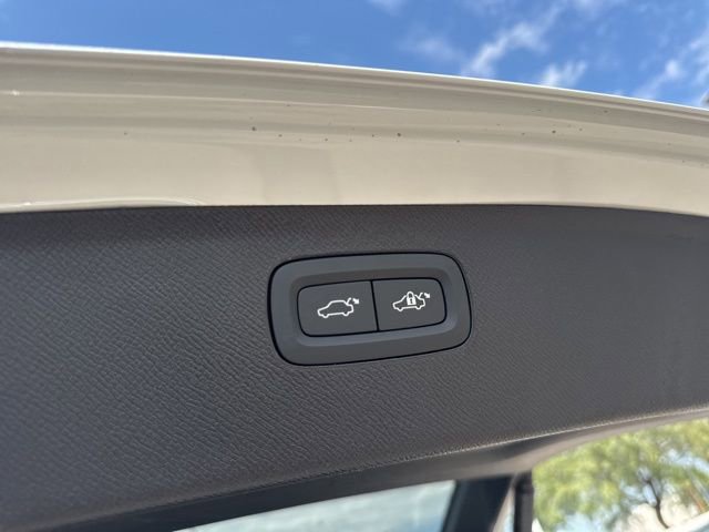 New 2026 Volvo XC90 B6 Plus w/ Protection Package Premier image 8