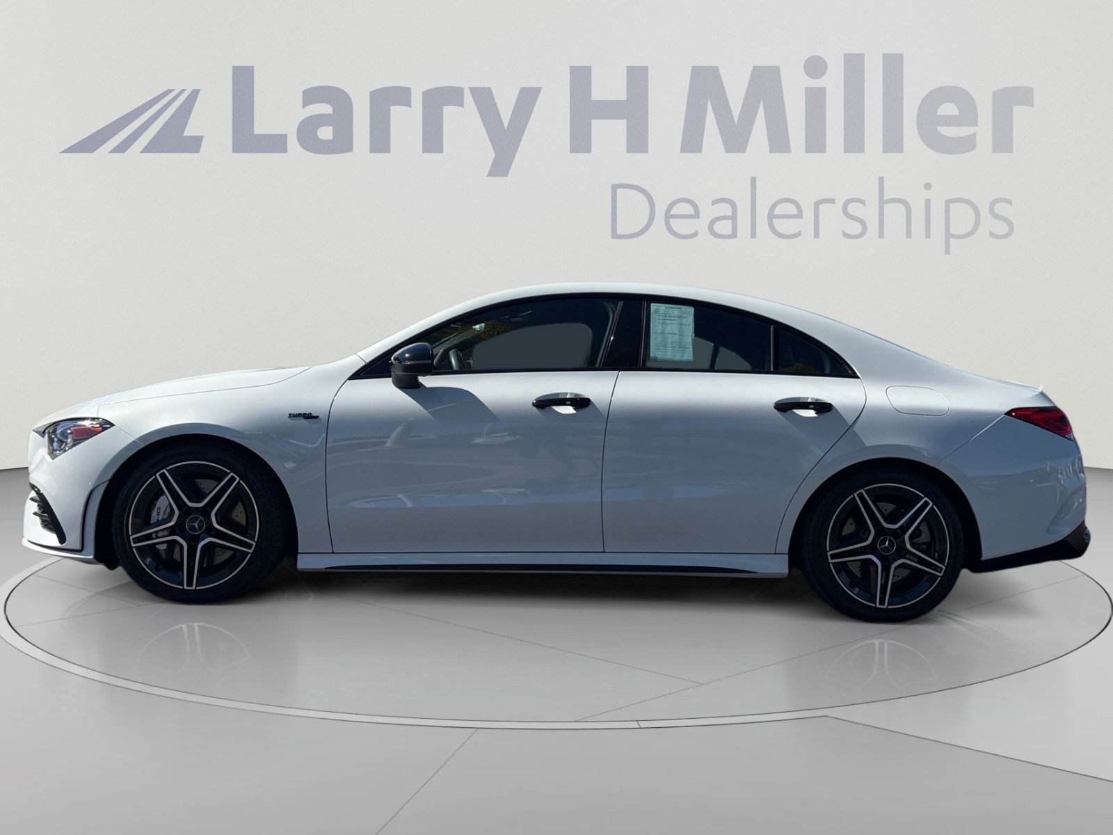 Used 2023 Mercedes-Benz CLA 35 AMG 4MATIC image 2
