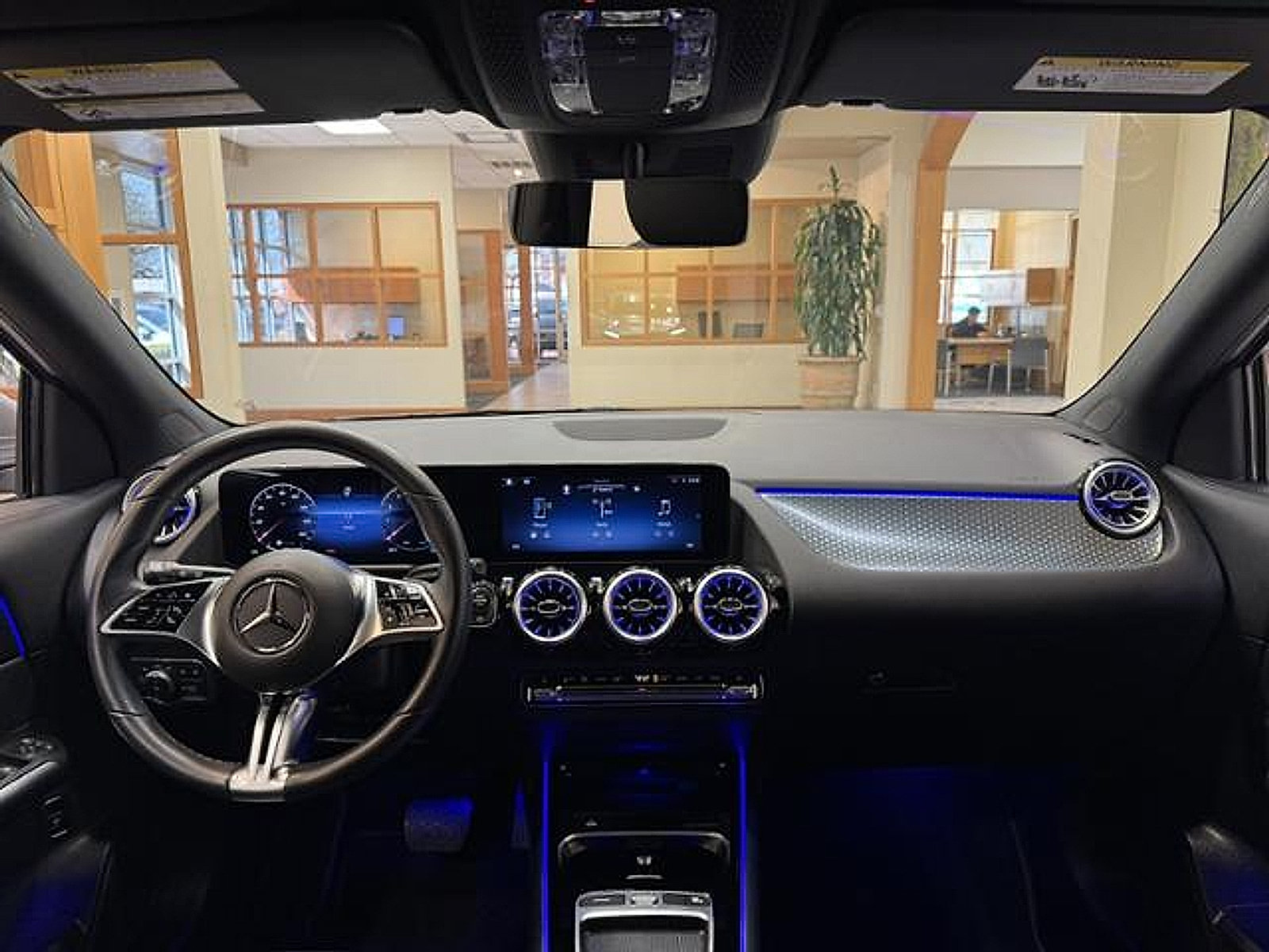 Used 2025 Mercedes-Benz GLA 250 image 11