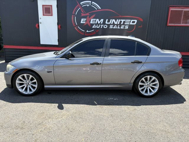 Used 2009 BMW 328i xDrive Sedan AWD/4WD image 2