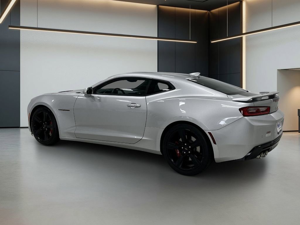 Used 2018 Chevrolet Camaro SS RWD image 3