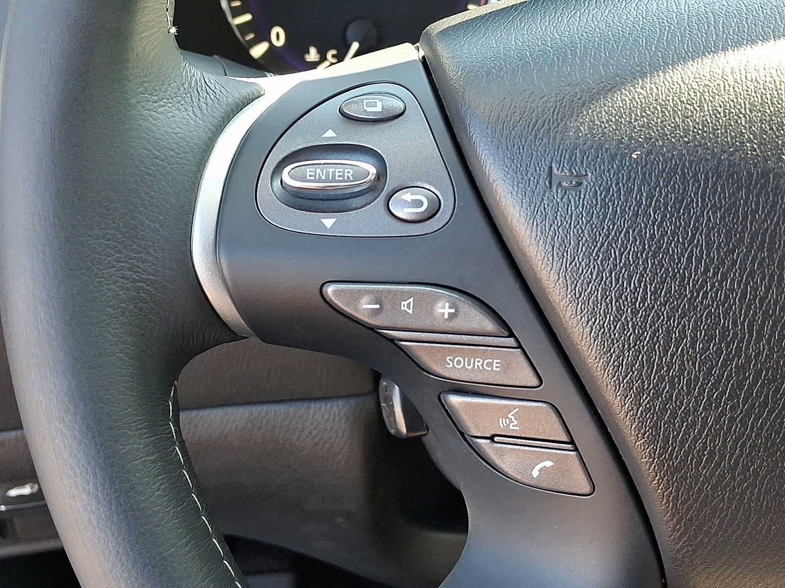 Used 2019 INFINITI QX60 Luxe w/ Sensory Package AWD/4WD image 23