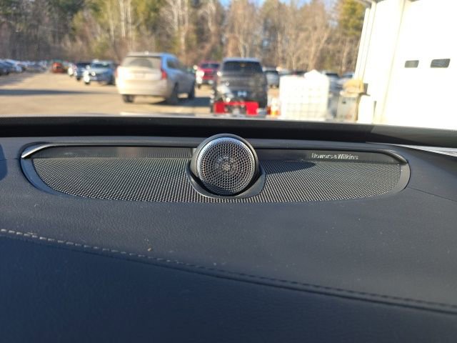 Certified 2025 Volvo XC90 B6 Ultra w/ Lounge Package image 41