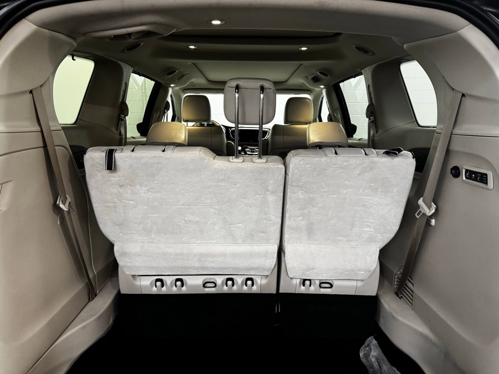 Used 2020 Chrysler Pacifica Limited image 33