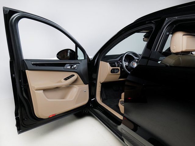 Certified 2026 Porsche Macan AWD/4WD image 28