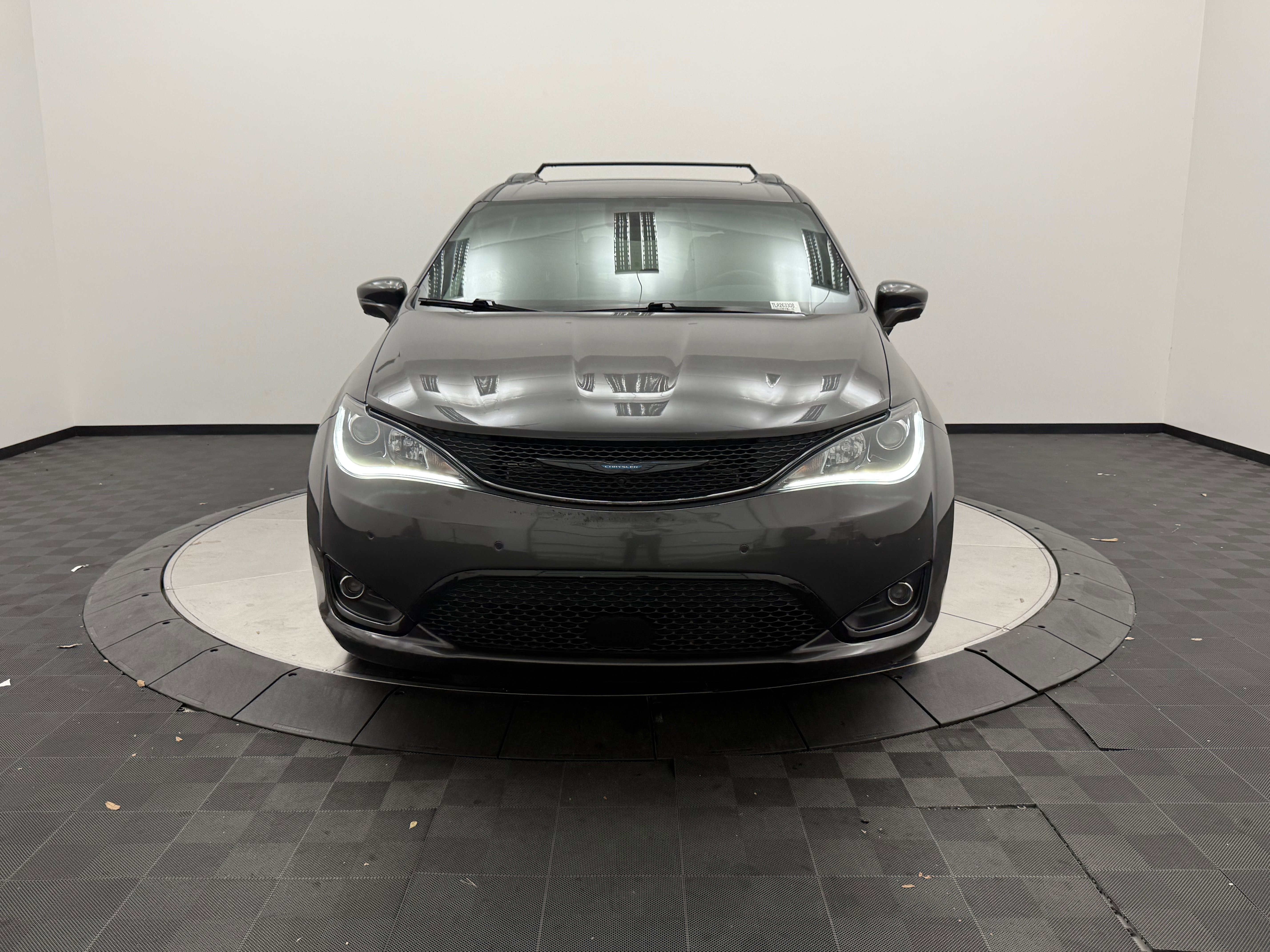 Used 2020 Chrysler Pacifica Limited w/ Advanced Safetytec Group FWD image 2