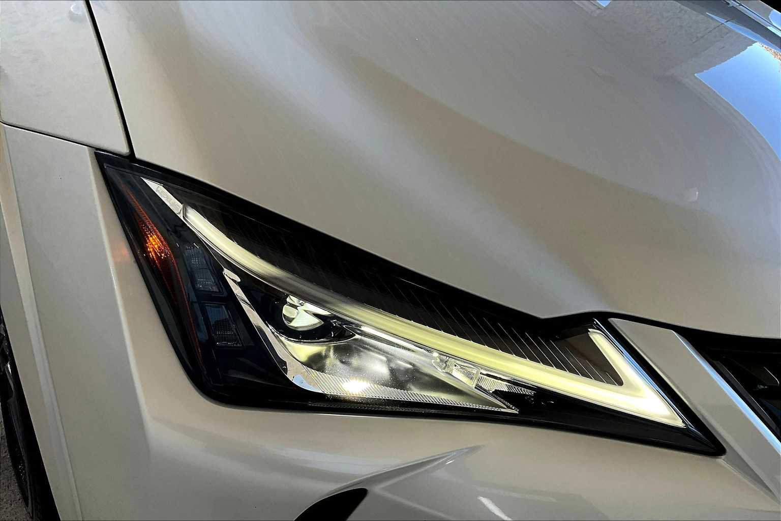 Used 2022 Lexus UX 200 w/ Premium Package image 26