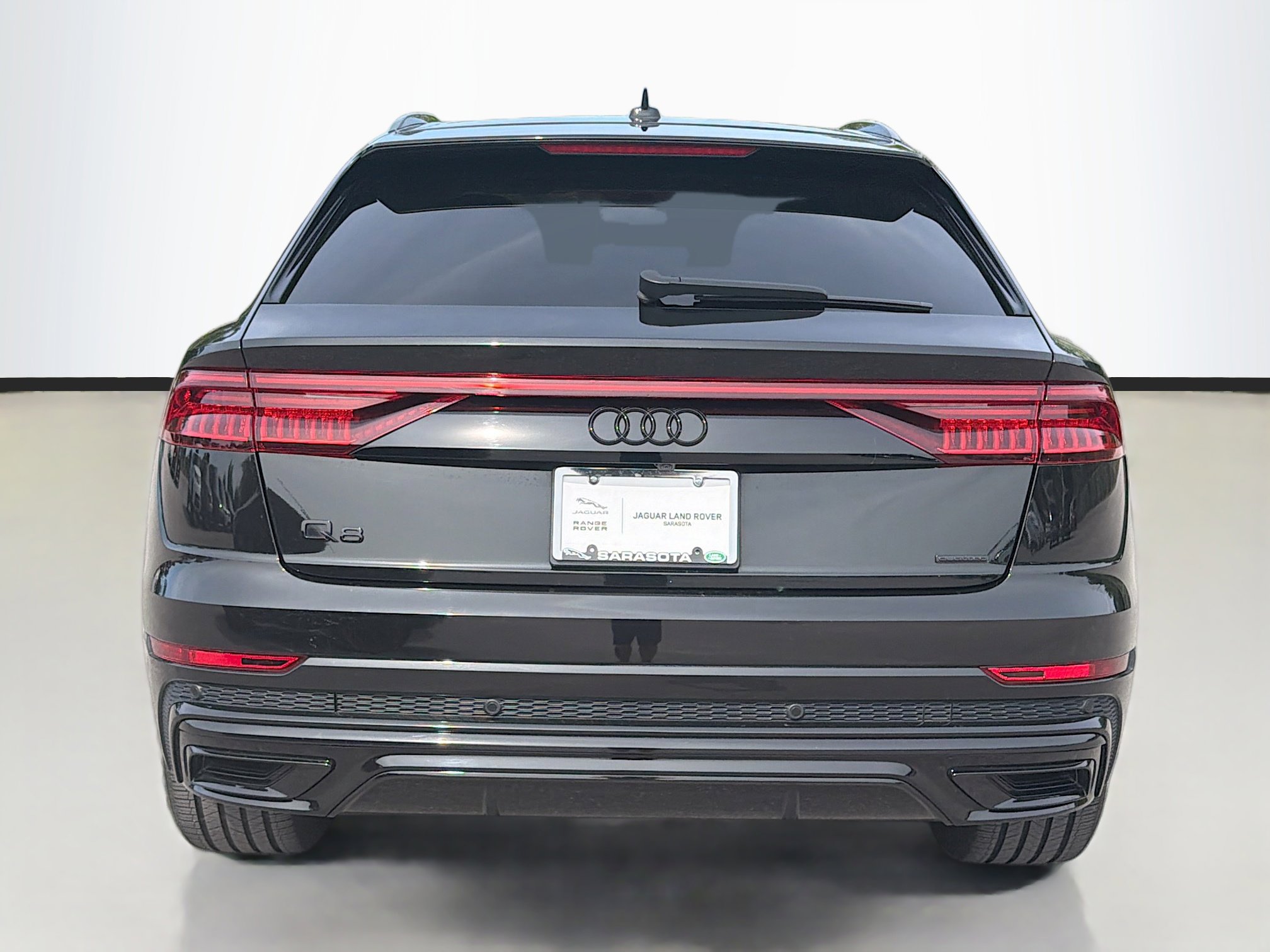 Used 2023 Audi Q8 Premium Plus AWD/4WD image 4