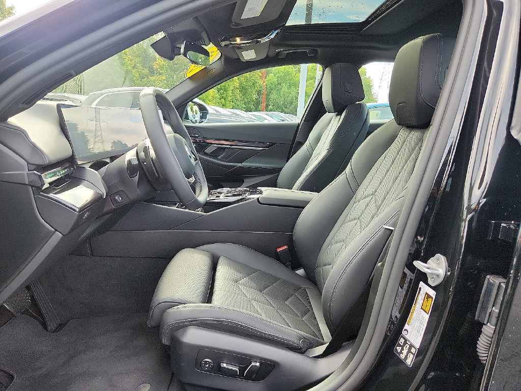 Used 2025 BMW 540i xDrive w/ Premium Package AWD/4WD image 19