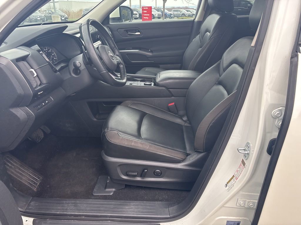 Used 2023 Nissan Pathfinder SL image 11