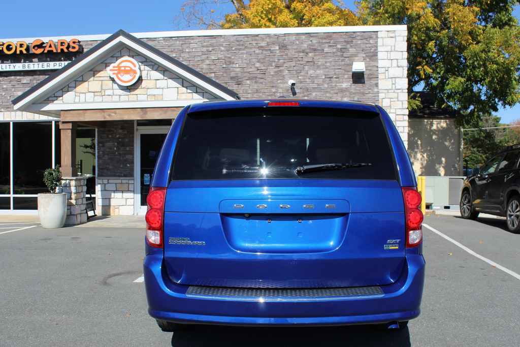 Used 2019 Dodge Grand Caravan SXT image 6