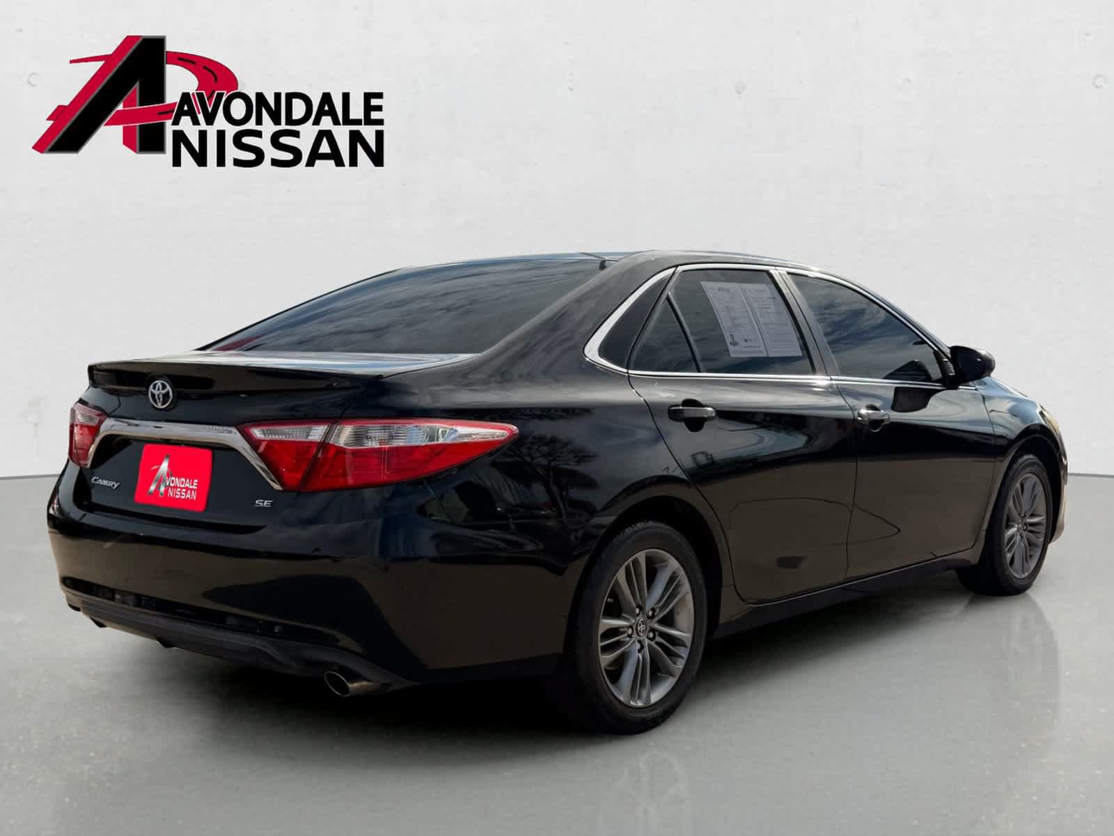 Used 2017 Toyota Camry SE w/ Moonroof Package FWD image 6
