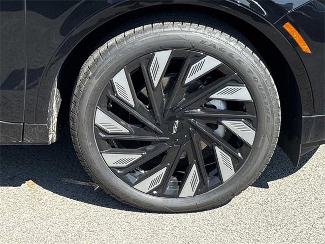 New 2025 Lincoln Nautilus Reserve w/ Jet Appearance Package image 9