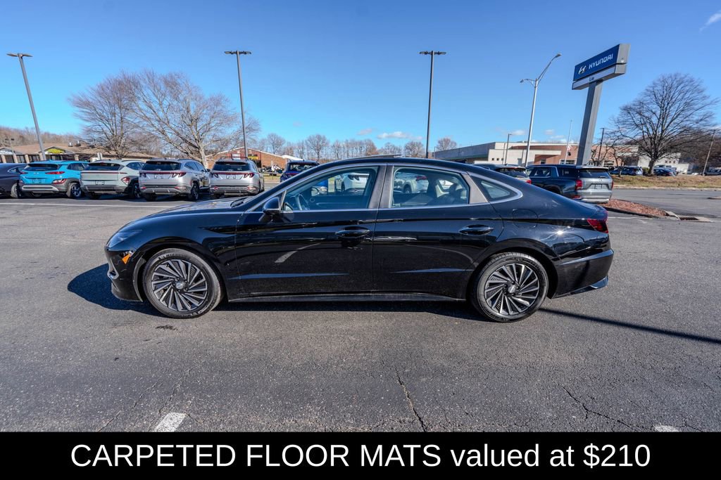 Certified 2023 Hyundai Sonata Limited w/ Cargo Package image 4