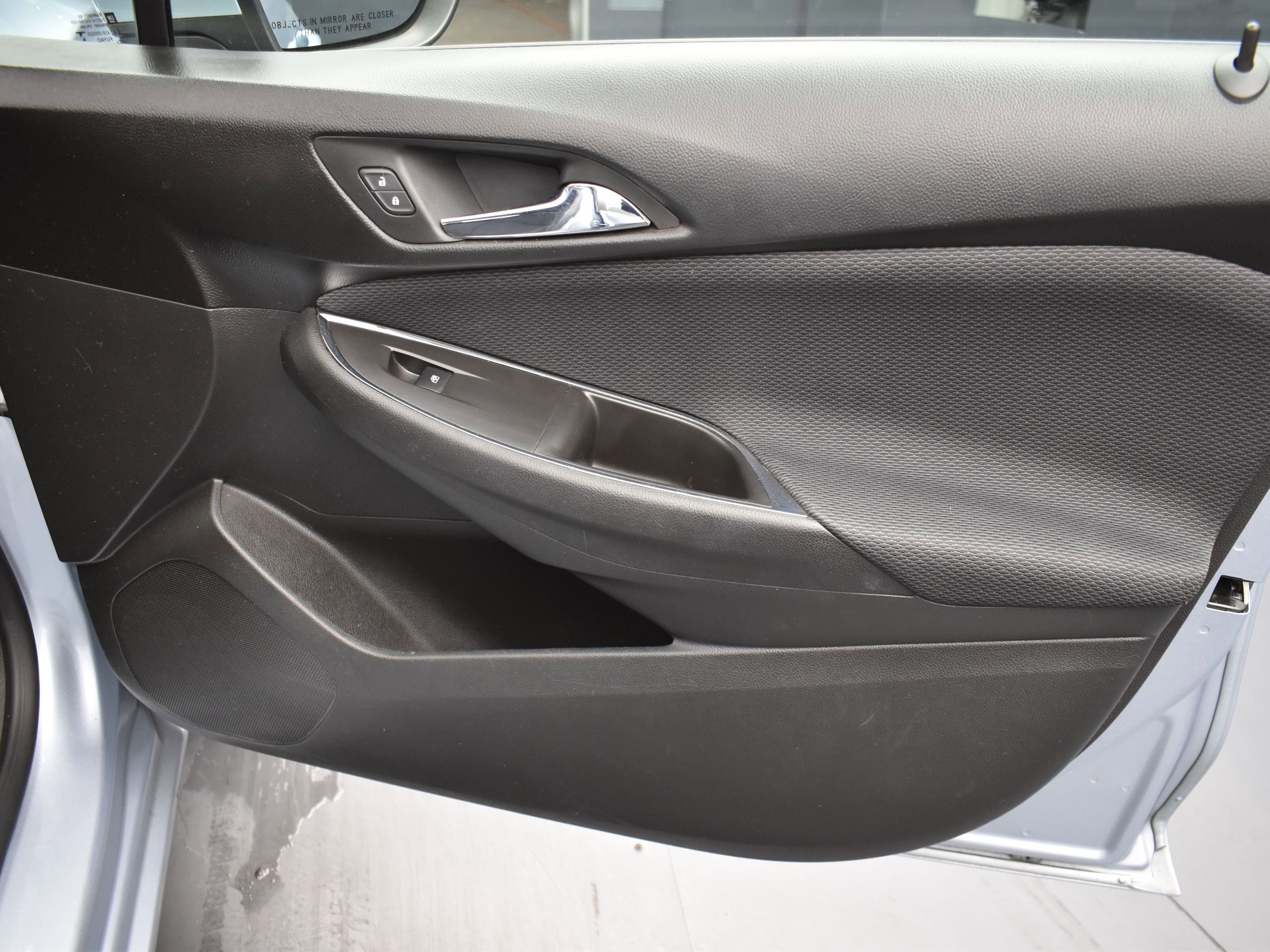 Used 2017 Chevrolet Cruze LT image 19