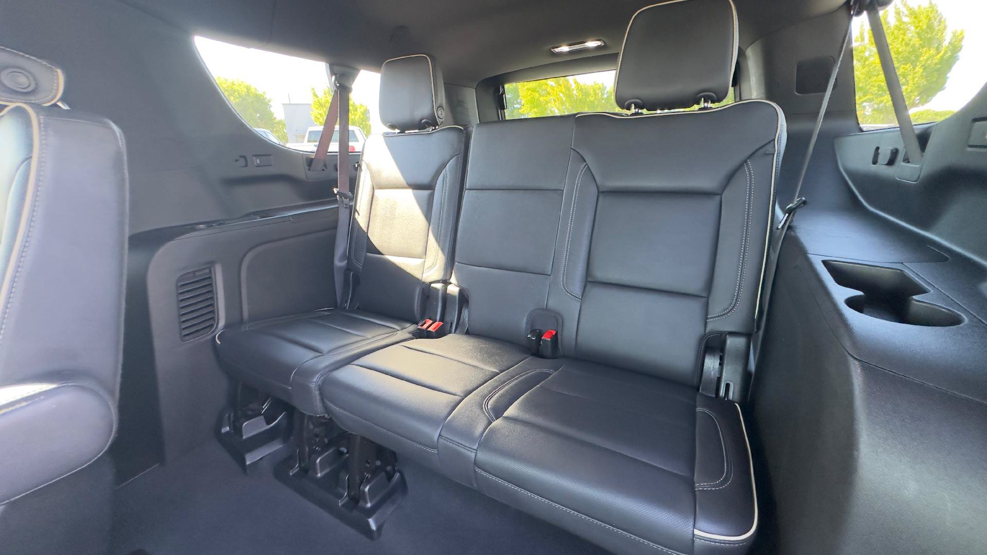 Used 2025 Chevrolet Suburban Premier AWD/4WD image 7