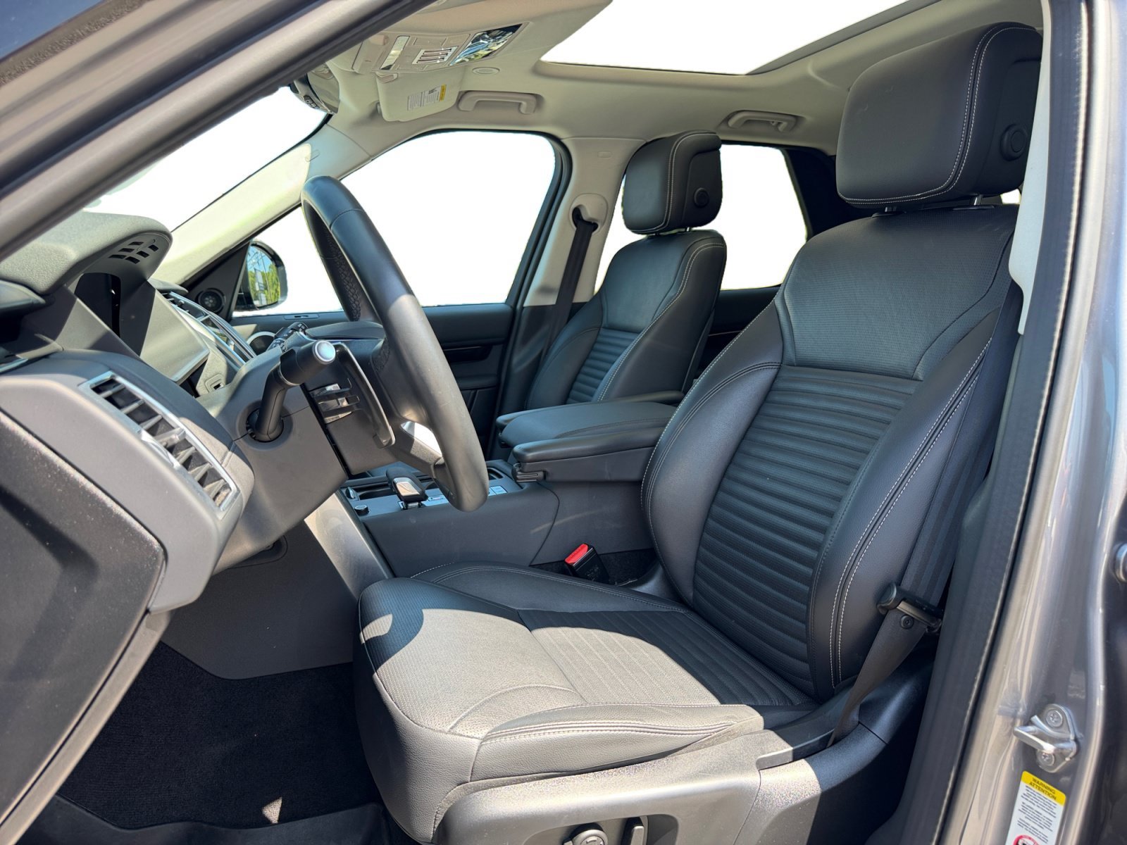Used 2024 Land Rover Discovery S AWD/4WD image 10