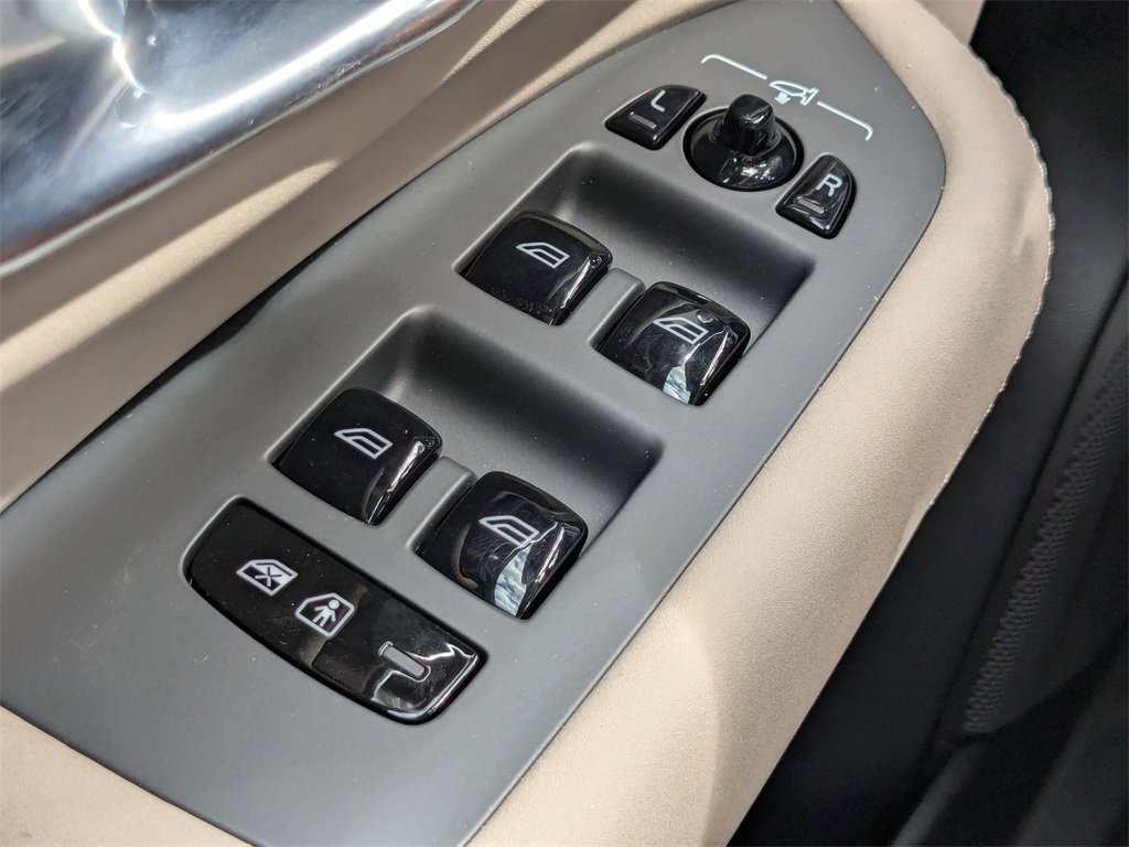 New 2026 Volvo XC90 B6 Plus w/ Protection Package Premier image 27